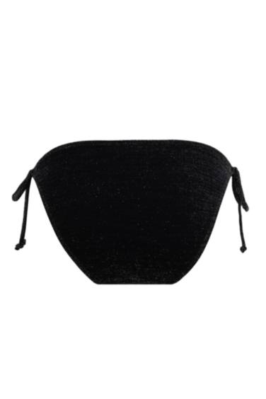 اندر بكيني بقصة عادية من Fall In Love