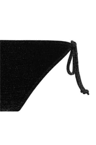 اندر بكيني بقصة عادية من Fall In Love