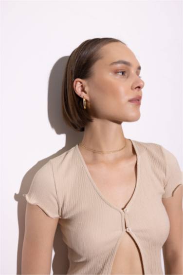 Футболка з коротким рукавом приталеного крою з V-подібним вирізом Bürümcük для жінок