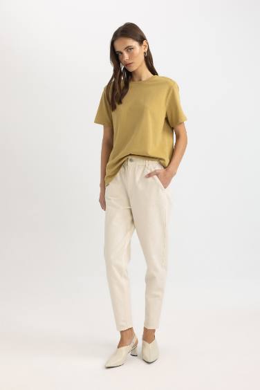 تيشيرت نص كم سامبل برقبة مستديرة وقصة عادية