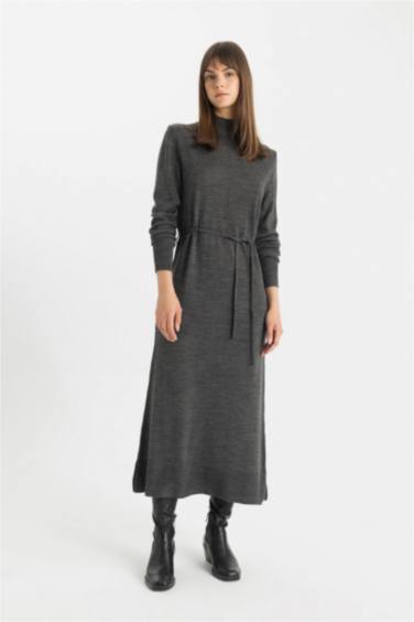 Regular Fit Yarım Balıkçı Yaka Basic Düz Yırtmaçlı Uzun Kollu Maxi Triko Elbise