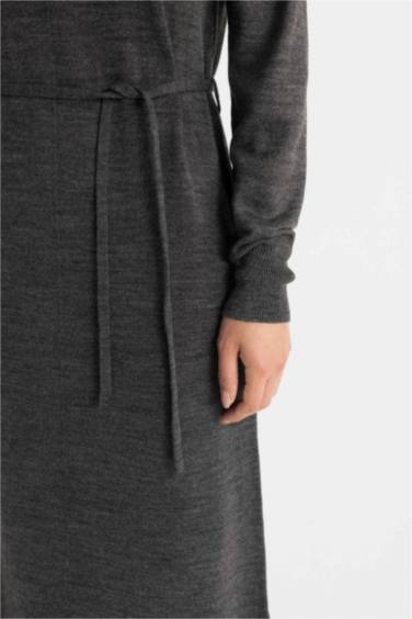 Regular Fit Yarım Balıkçı Yaka Basic Düz Yırtmaçlı Uzun Kollu Maxi Triko Elbise