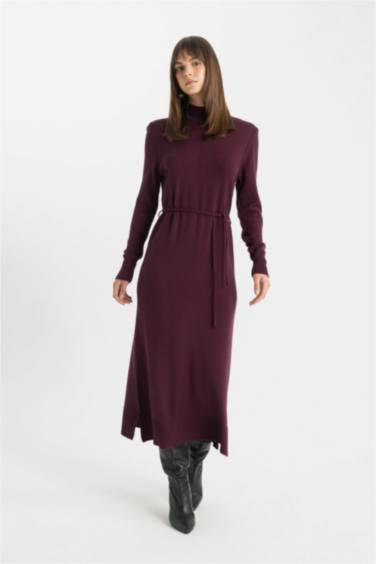 فستان كم طويل قصة عادية وياقة عالية