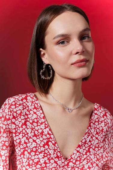 فستان قصير بنقشة الزهور نص كم منسوج برقبة V