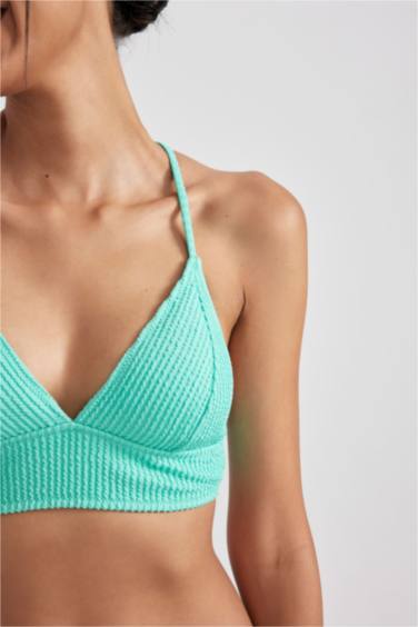 توب بكيني قصة عادية من Fall In Love