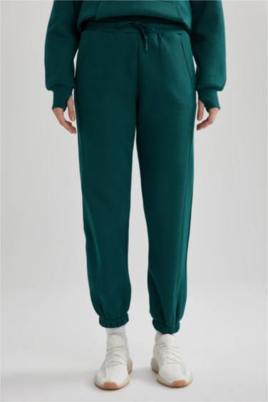 Джоггеры стандартного кроя с карманами; DeFactoFit