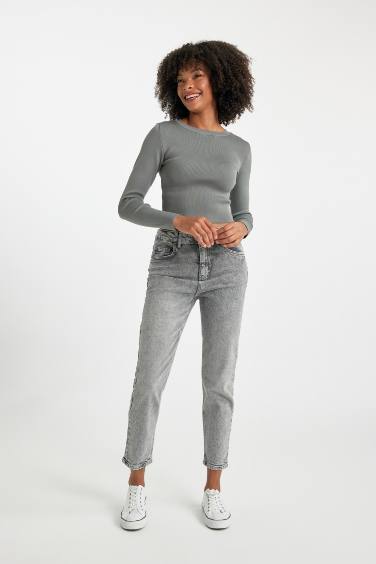 بنطلون جينز قصة مريحة بخصر عالي