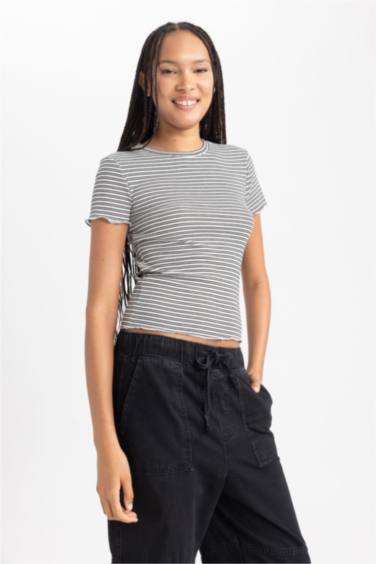 تي شيرت نص ردن سليم فيت بياخة مستديرة