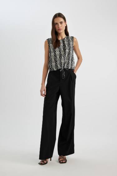 بلوزة كروب بدون كم بياقة مدورة