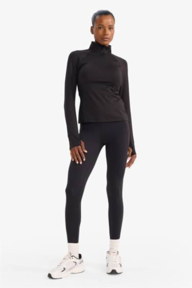 Standart Fit Dik Yaka Sporcu Tişört