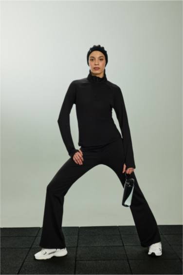 Standart Fit Dik Yaka Sporcu Tişört