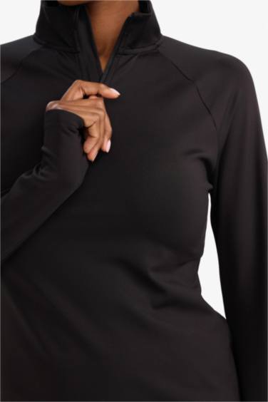 Standart Fit Dik Yaka Sporcu Tişört