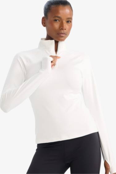 Standart Fit Dik Yaka Sporcu Tişört