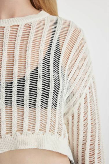 Свитер стандартного кроя с круглым вырезом