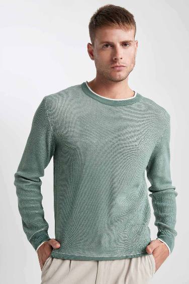 Standard Fit Crew Neck Knitted Pullover