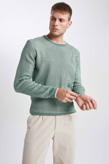 بلوفر تريكو قصة عادية برقبة مستديرة