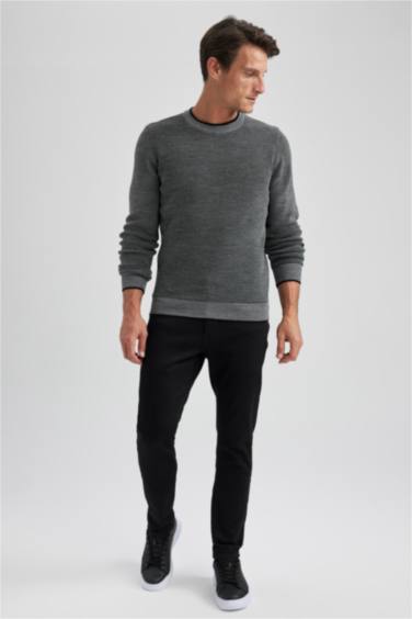 بلوفر تريكو قصة عادية برقبة مستديرة