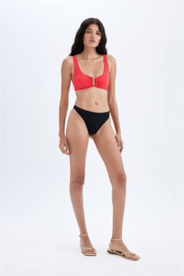 كلوت بكيني قصة عادية من Fall In Love