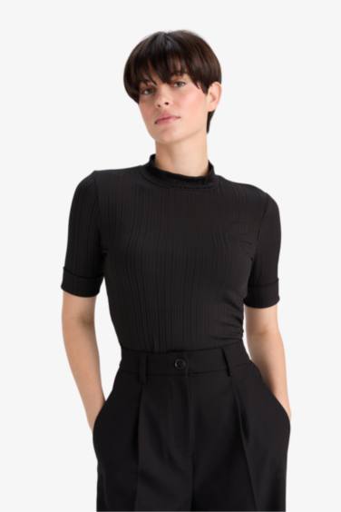 تيشيرت نص ردن قصة عادية بياقة مستديرة