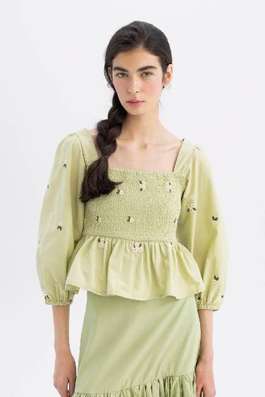 Lug Von Siga x DeFacto Fitted Kare Yaka Desenli Brode Yarım Kollu Bluz