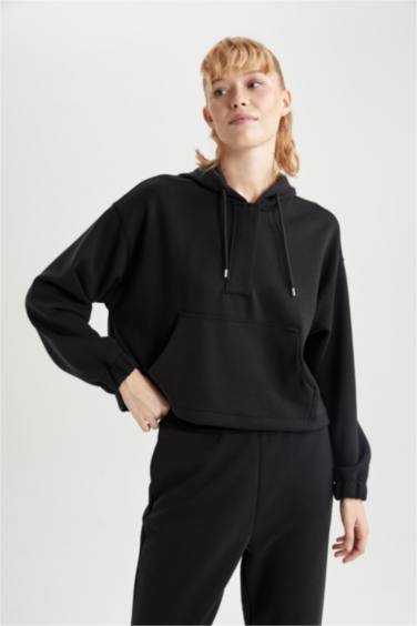 سويت شيرت اوفر سايز رياضي بكابيشون بجيب من DeFactoFit