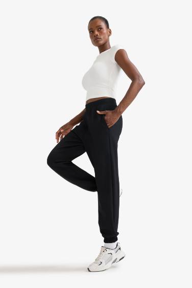 بنطلون جوجر بيزك قصة عادية بجيب من DeFactoFit