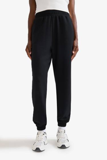 بنطلون جوجر بيزك قصة عادية بجيب من DeFactoFit