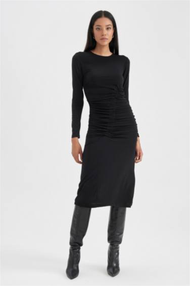 فستان بكم ميدي بديكون بياقة مدورة