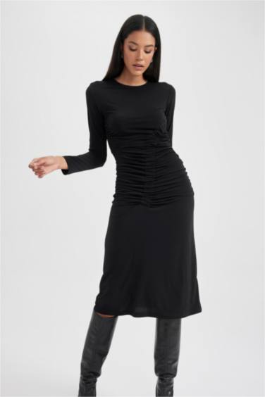 فستان بكم ميدي بديكون بياقة مدورة