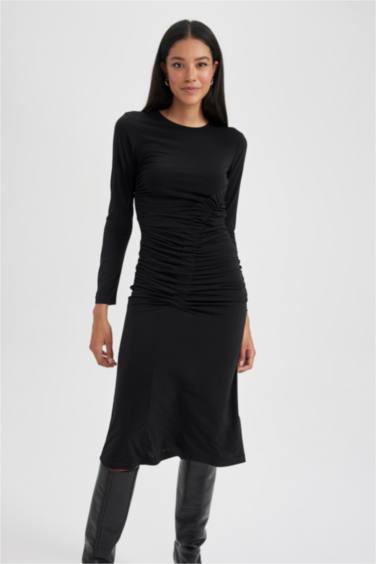 فستان بكم ميدي بديكون بياقة مدورة