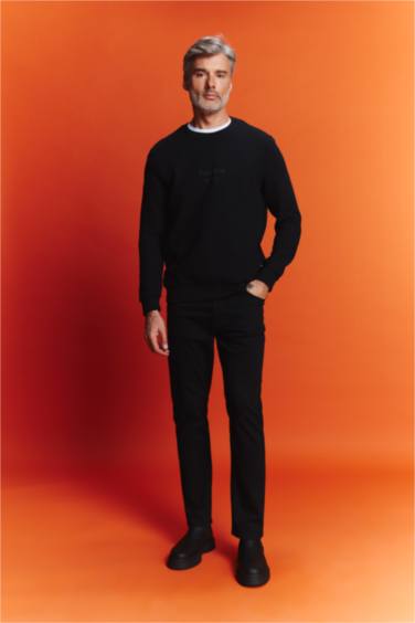 سويت شيرت قصة عادية برقبة مستديرة