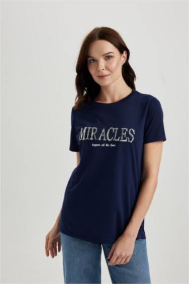 تي شيرت نص كم قصة مريحة برقبة مستديرة