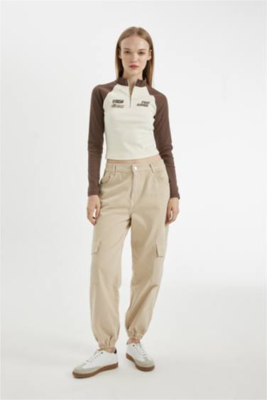 T-shirt Slim à manches longues côtelé avec demi-zip et col montant