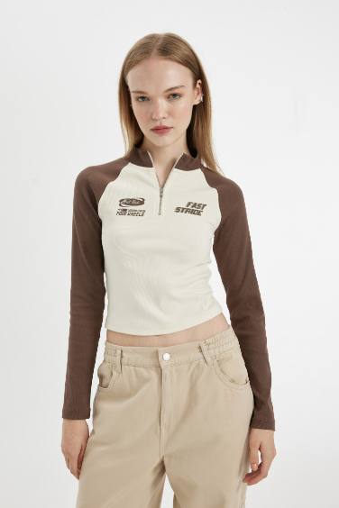 T-shirt Slim à manches longues côtelé avec demi-zip et col montant