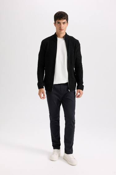 Pantalon chino slim en gabardine avec poches