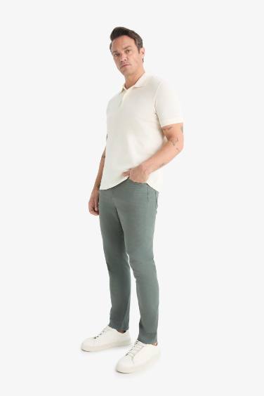 Pantalon chino slim en gabardine avec poches
