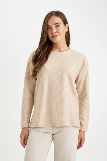 تيشيرت كم طويل قصة مريحة مضلع برقبة مستديرة