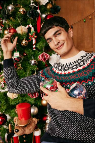 بلوفر تريكو قصة عادية بطبعة كريسماس