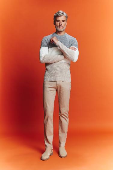 بلوفر تريكو قصة عادية برقبة مستديرة