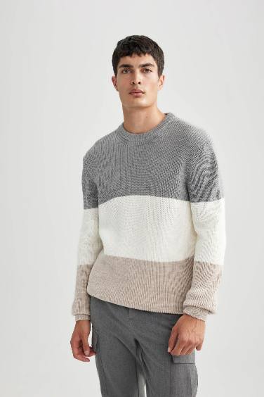 بلوفر تريكو قصة عادية برقبة مستديرة