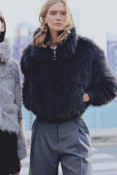 Regular Fit Geniş Yaka Fermuarlı Kısa Suni Kürk Kaban