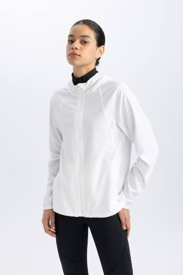 جاكيت خفيف أبيض وتر بروف سليم فيت بكابيشون من DeFactoFit