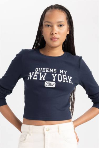 تي شيرت كم طويل سليم فيت مضلع برقبة مستديرة