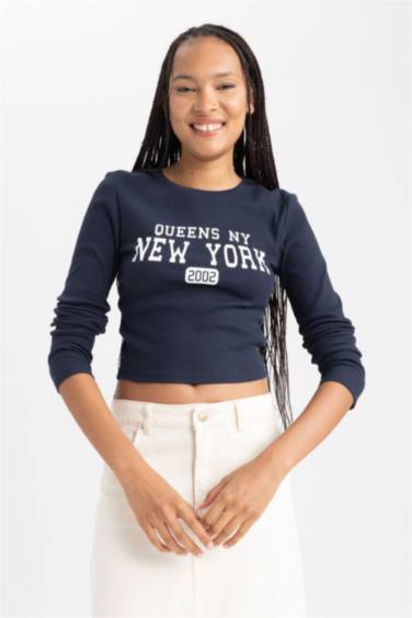 تي شيرت كم طويل سليم فيت مضلع برقبة مستديرة