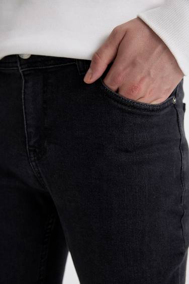 بنطلون جينز سوبر سكيني فيت