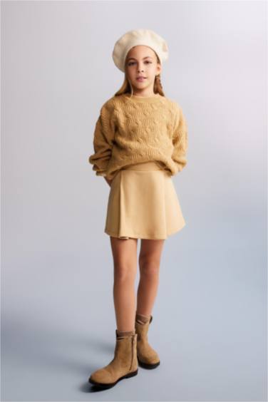 Свитер стандартного кроя с круглым вырезом для девочек