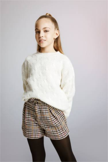 Свитер стандартного кроя с круглым вырезом для девочек