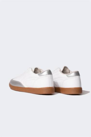 Woman Faux Leather Flat Sole Sneaker