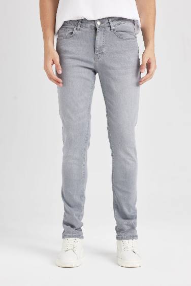 Pedro Slim Fit Normal Waist Narrow Leg Jeans