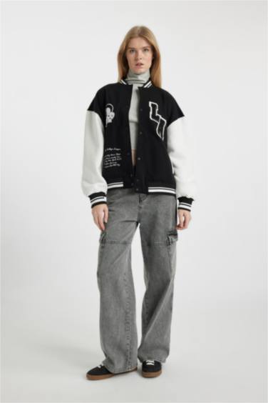 جاكيت بومبر مطبوع اوفر سايز بياقة مستديرة بجيب